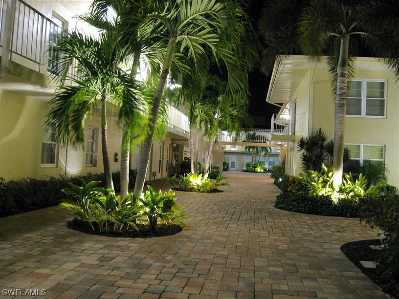 654 12th Ave., Naples, FL 34102