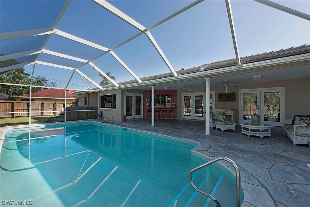 463 Golfview Dr., Naples, FL 34110