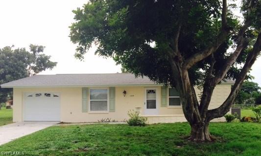 1528 Lindale Cir., Lehigh Acres, FL 33936