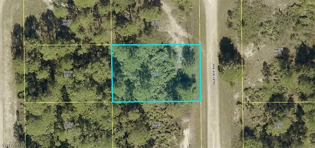 706 Glacier Ave., Lehigh Acres, FL 33974