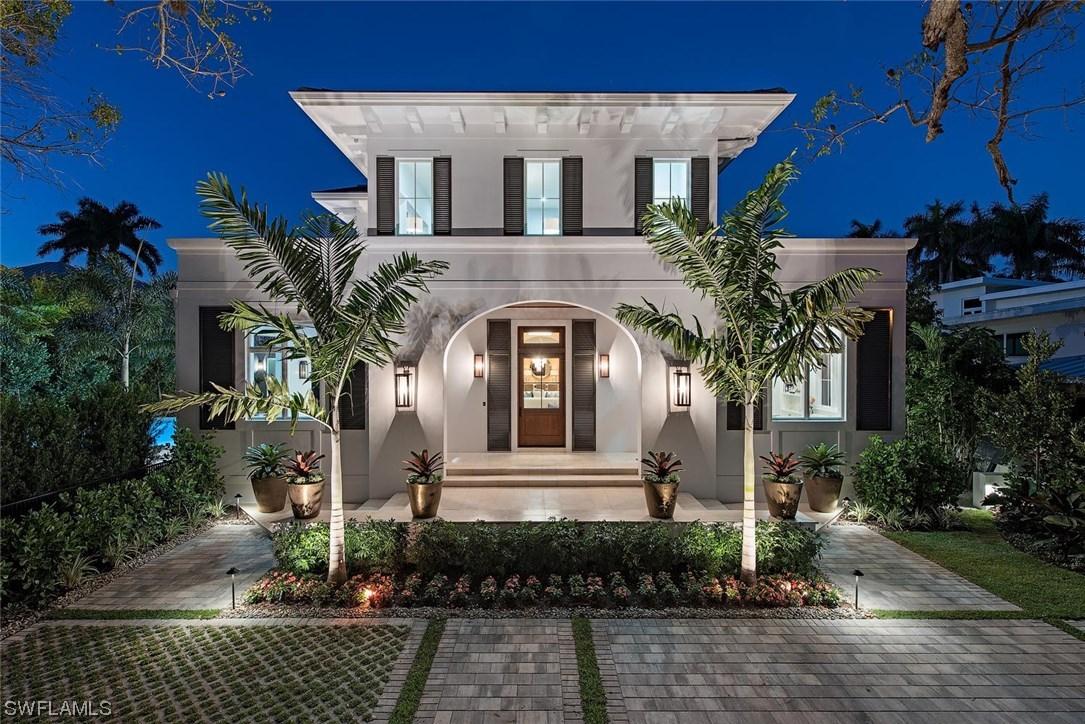 215 3rd Ave., Naples, FL 34102