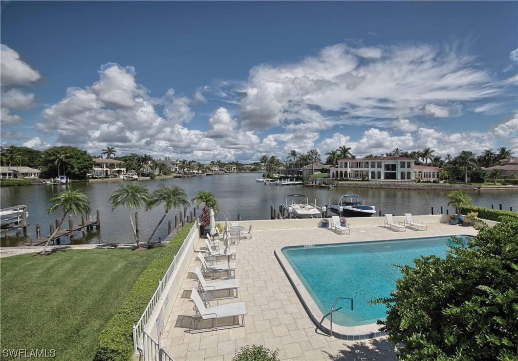 1900 Gulf Shore Blvd. #105, Naples, FL 34102