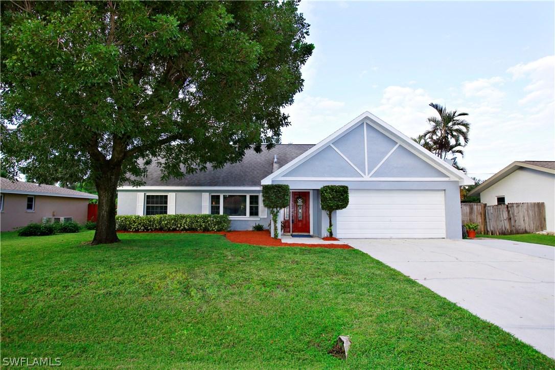 837 Entrada Dr., Fort Myers, FL 33919