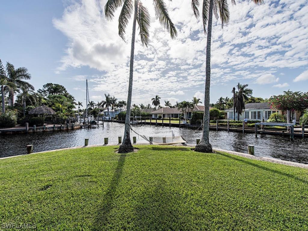 1700 Dolphin Ct., Naples, FL 34102