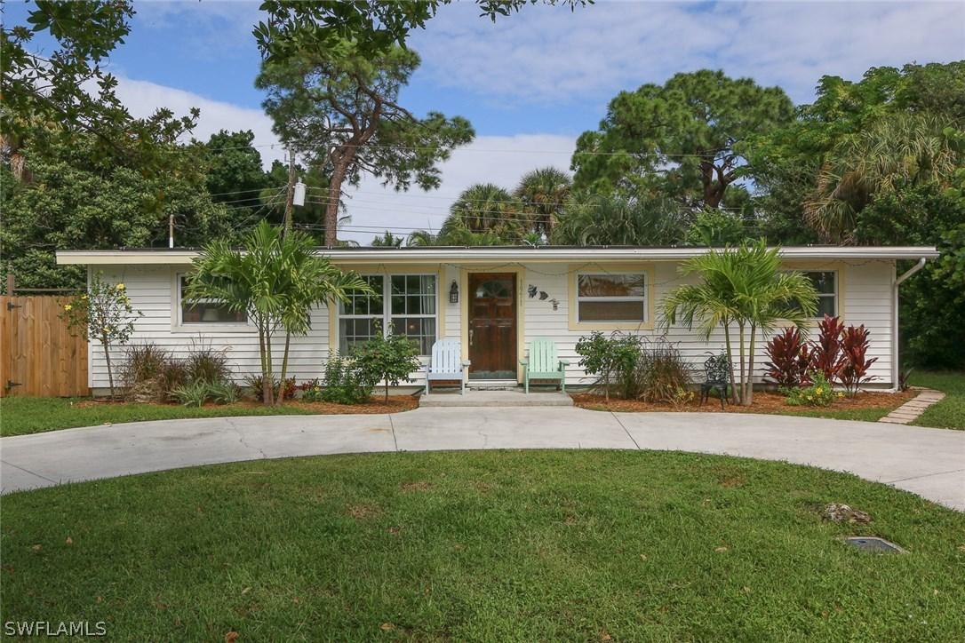 1971 Harbor Ln., Naples, FL 34104