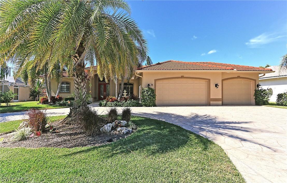 28424 Del Lago Way, Bonita Springs, FL 34135