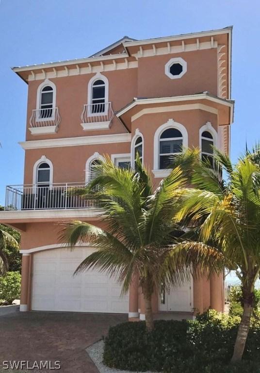 61 Delmar Ave., Fort Myers Beach, FL 33931