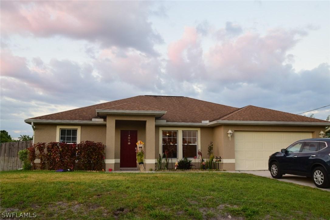 871 Carbon St., Lehigh Acres, FL 33974