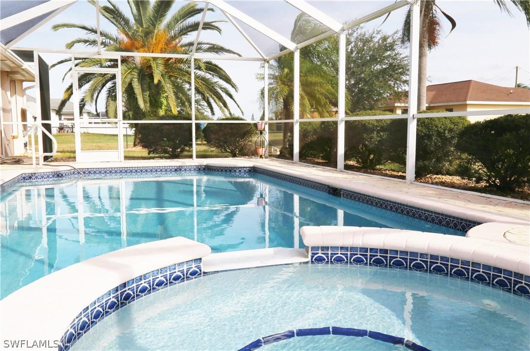 414 NW 19th Ter., Cape Coral, FL 33993