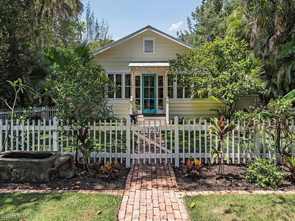 123 11th Ave., Naples, FL 34102
