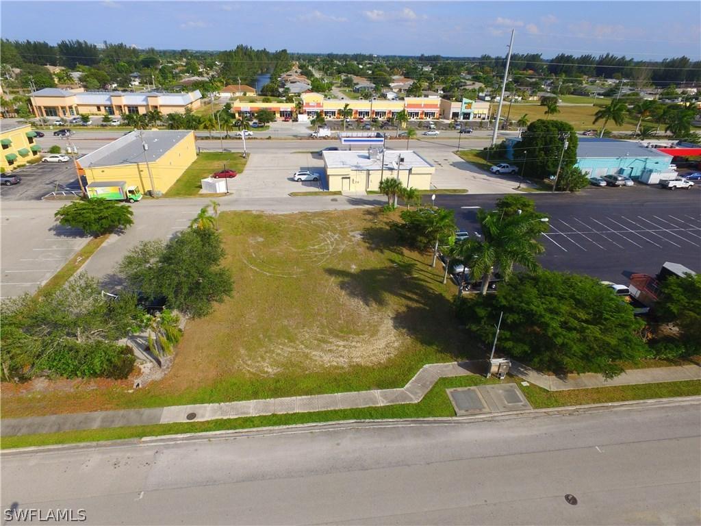 2127 SW Santa Barbara Pl., Cape Coral, FL 33991