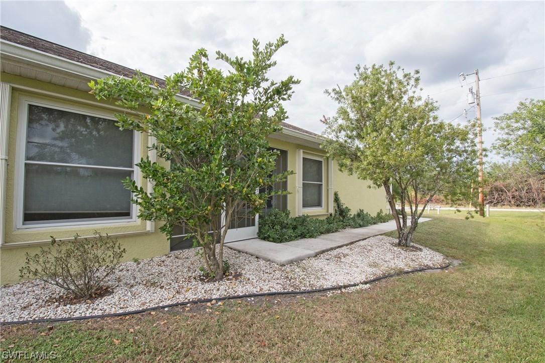 904/906 Ainsworth St., Lehigh Acres, FL 33974