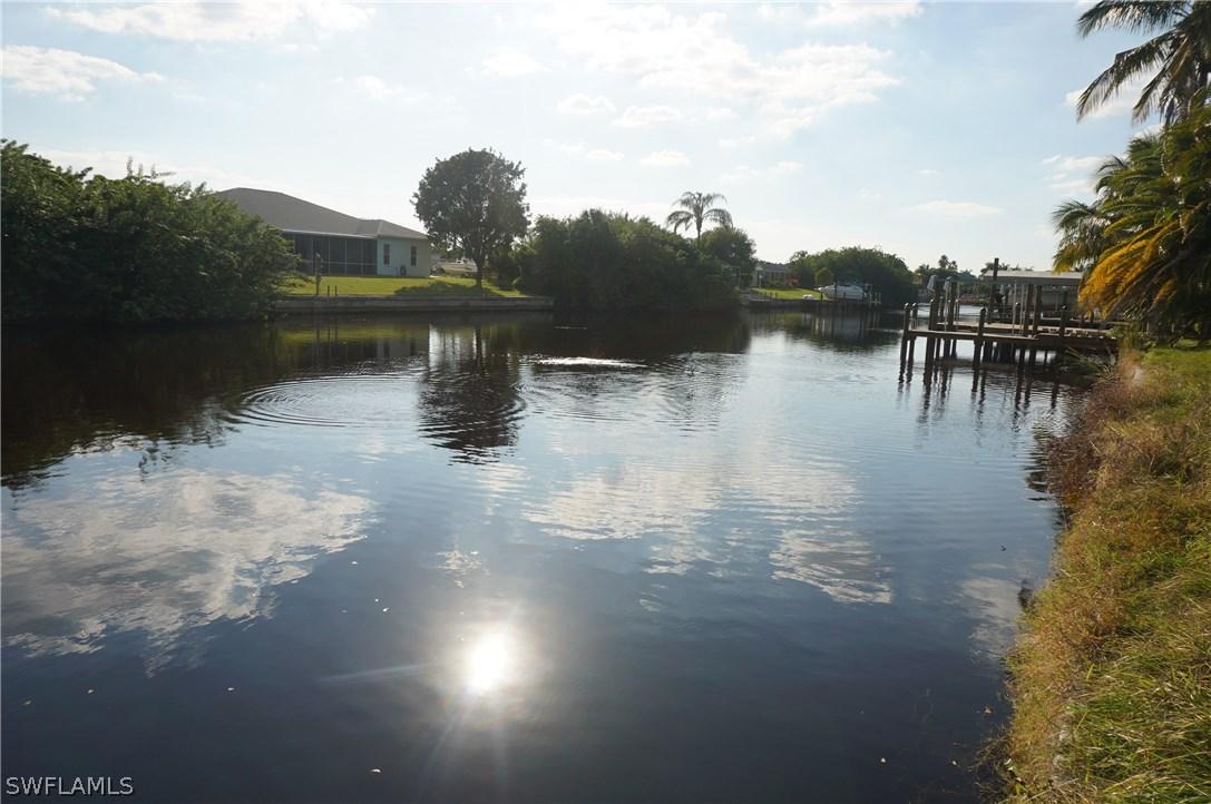2102 SE 20th Ln., Cape Coral, FL 33990