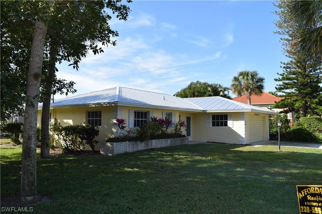 494 Bayside Ave., Naples, FL 34108