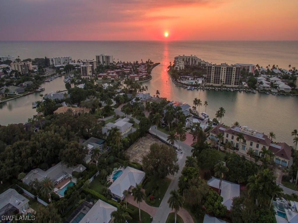 340 Wedge Dr., Naples, FL 34103