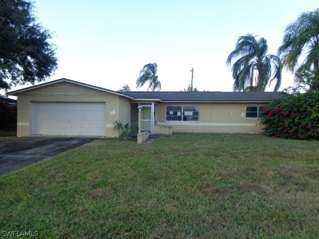 214 Fireside Ct., Lehigh Acres, FL 33936