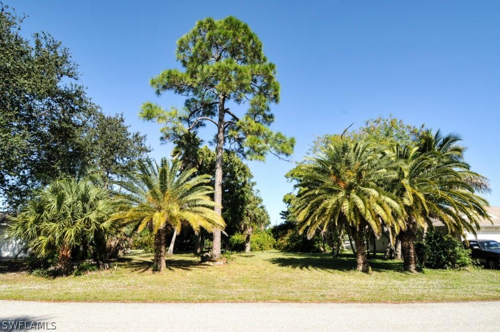 2207 SE 11th St., Cape Coral, FL 33990