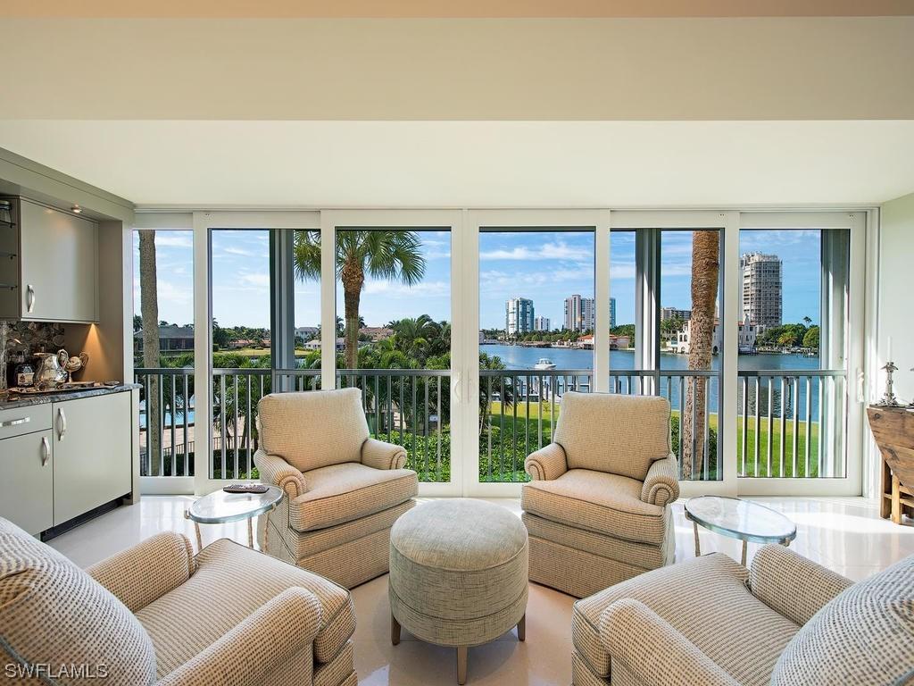 250 Park Shore Dr. #101, Naples, FL 34103