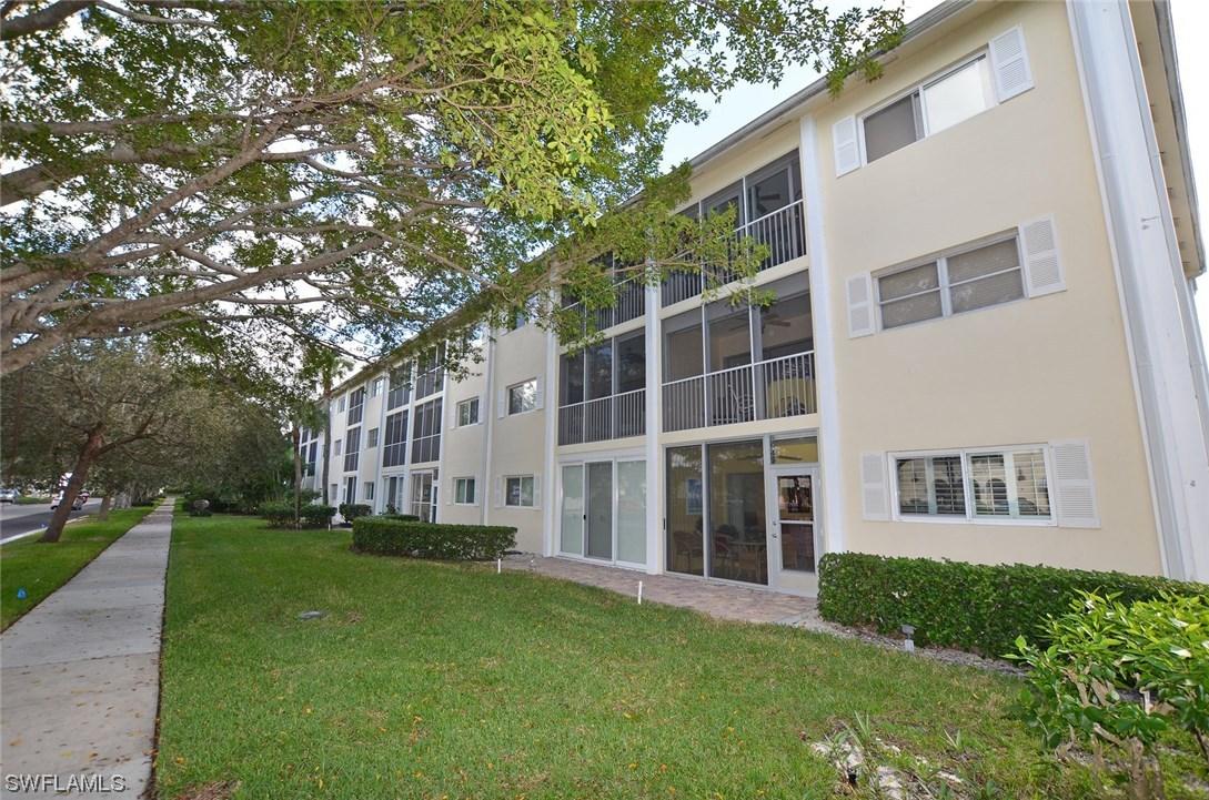 212 Banyan Blvd., Naples, FL 34102