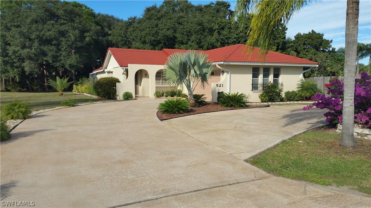 521 Mcarthur Ave., Lehigh Acres, FL 33936