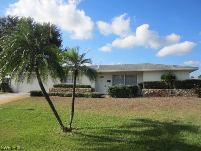 201 Redcliff Ave., Lehigh Acres, FL 33936