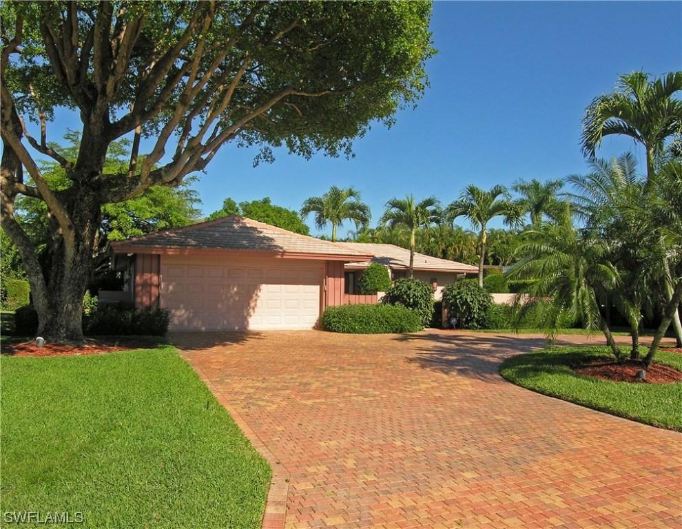 575 Pine Grove Ln., Naples, FL 34103