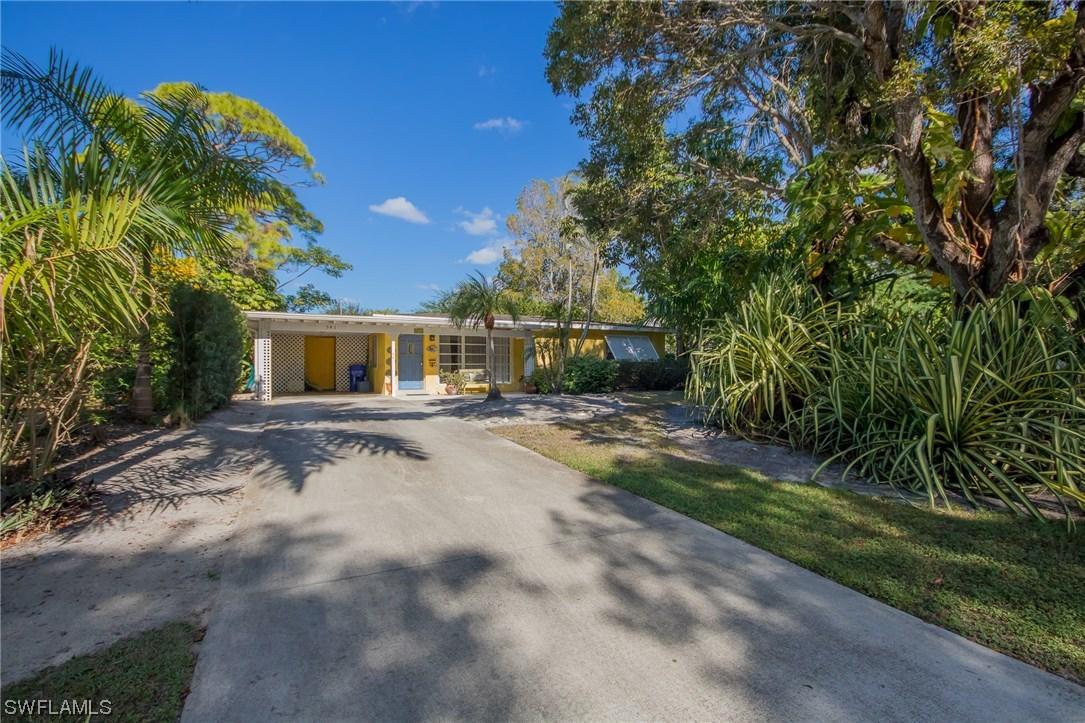 541 2nd Ave., Naples, FL 34102