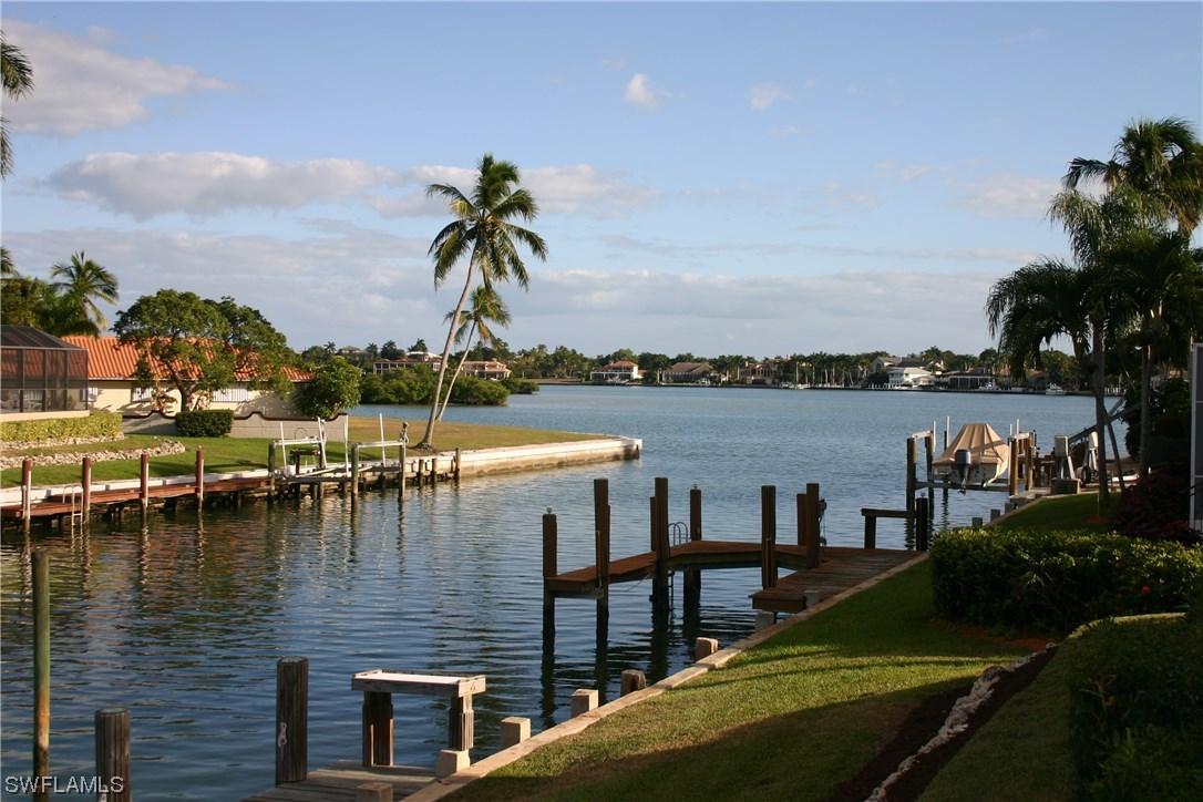 561 Hammock Ct., Marco Island, FL 34145