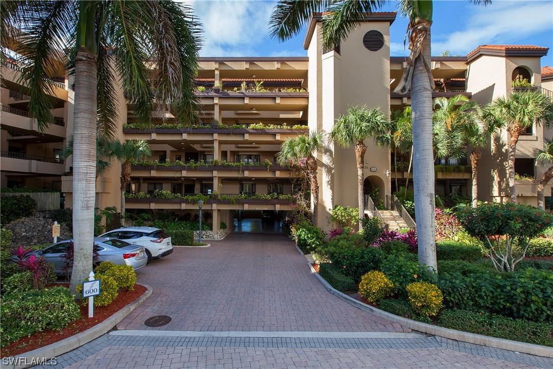 641 La Peninsula Blvd., Naples, FL 34113
