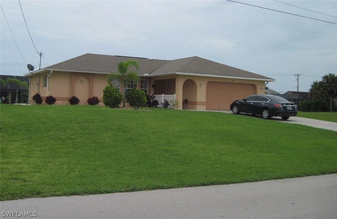 902 NE Van Loon Ln., Cape Coral, FL 33909