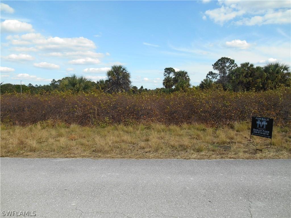 313 Larua Ave., Lehigh Acres, FL 33974