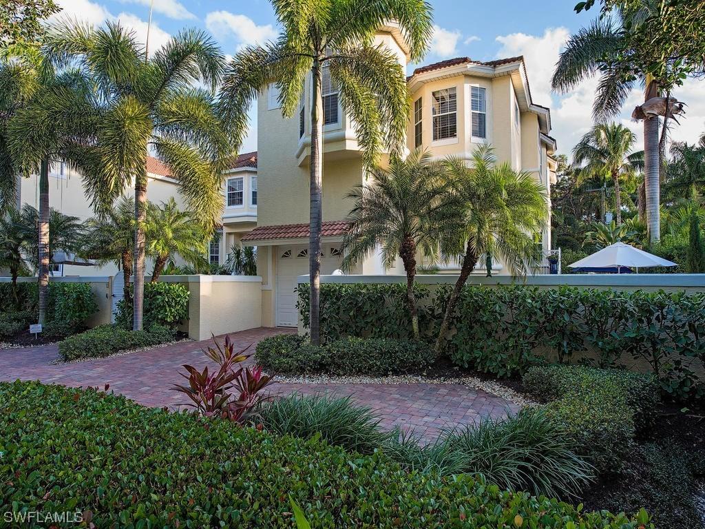 838 9th Ave. #106, Naples, FL 34102