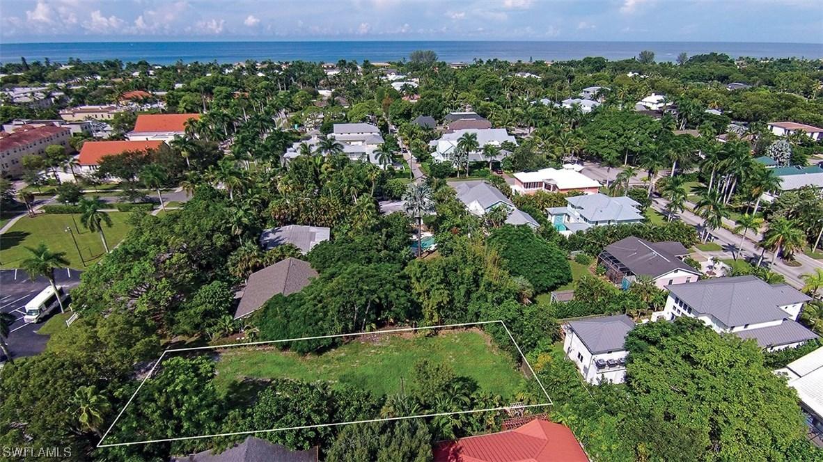 457 1st Ave., Naples, FL 34102