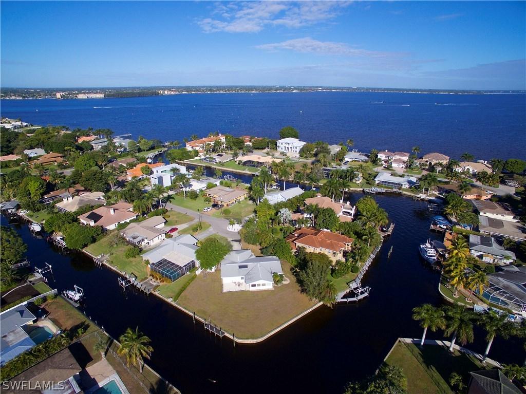 422 Snow Dr., Fort Myers, FL 33919