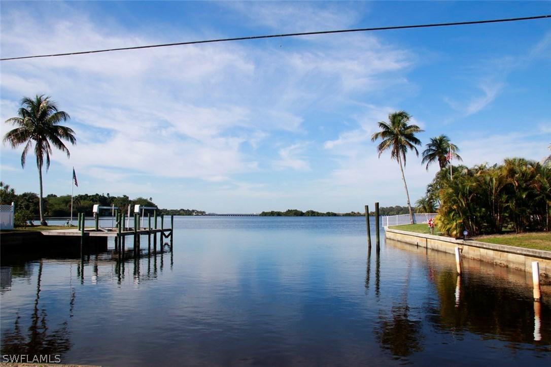 4877 E Riverside Dr., Fort Myers, FL 33905