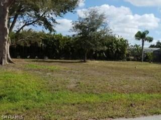 417 SE 9th Pl., Cape Coral, FL 33990