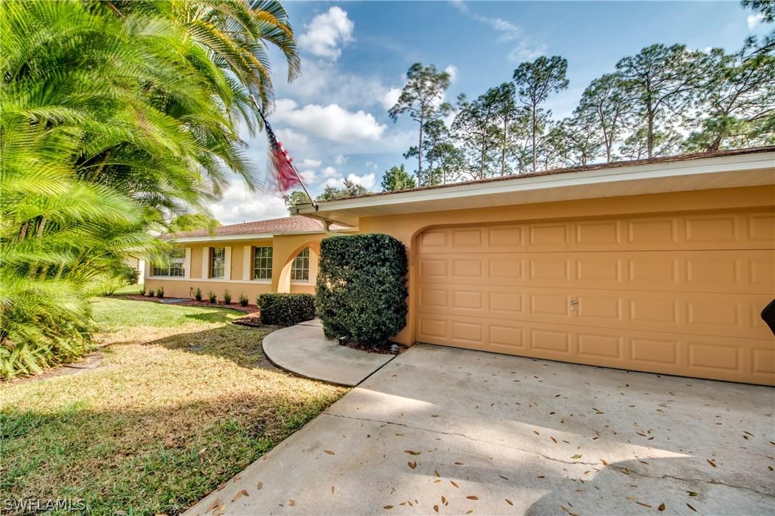 212 Lake Ave., Lehigh Acres, FL 33936