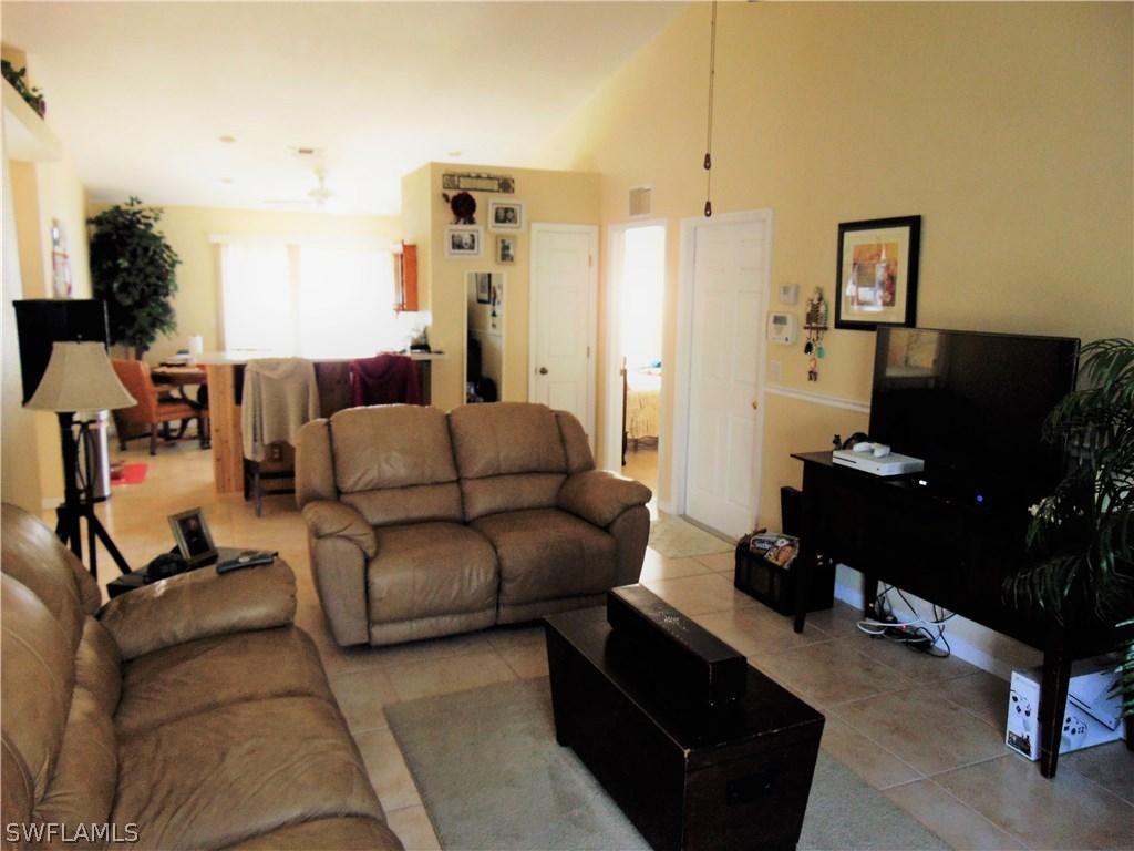 620 SW 21st Ln., Cape Coral, FL 33991