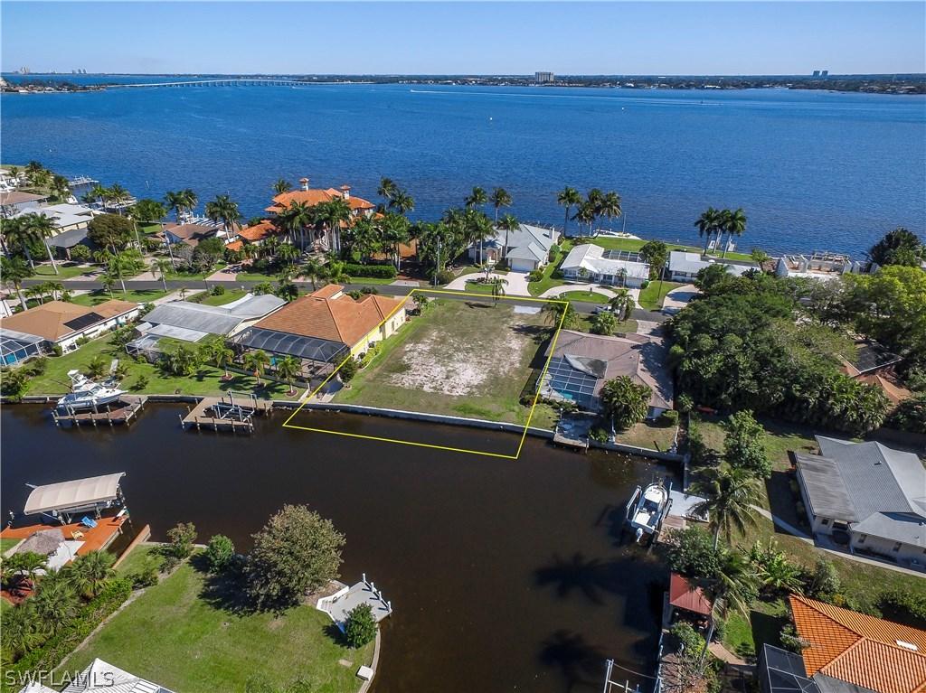 5658 Riverside Dr., Cape Coral, FL 33904