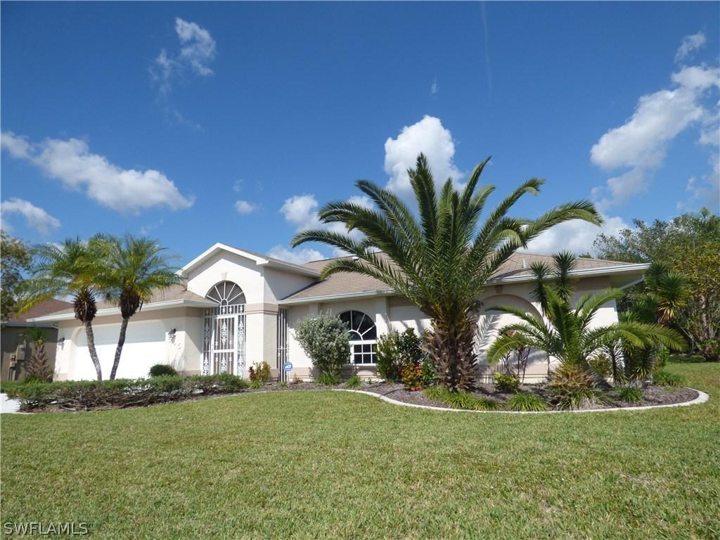 595 Genevieve Dr., Lehigh Acres, FL 33936