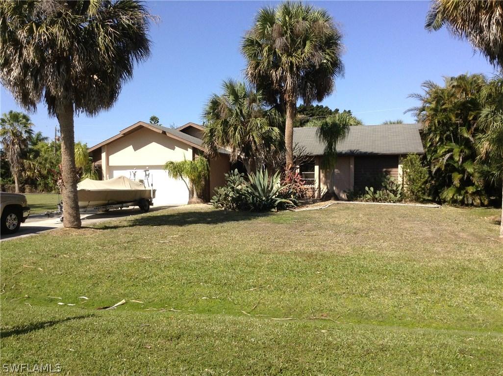 9836 Almetta Ave., Fort Myers, FL 33919