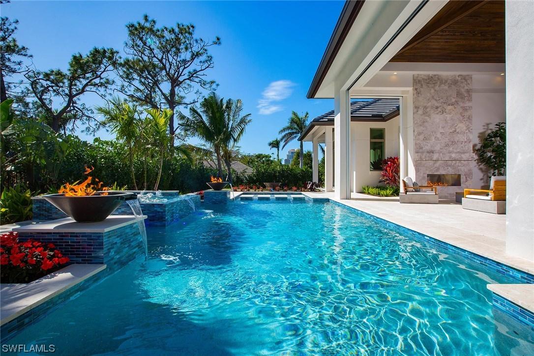 520 Neapolitan Way, Naples, FL 34103