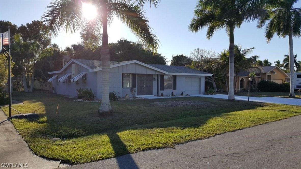 776 Entrada Dr., Fort Myers, FL 33919