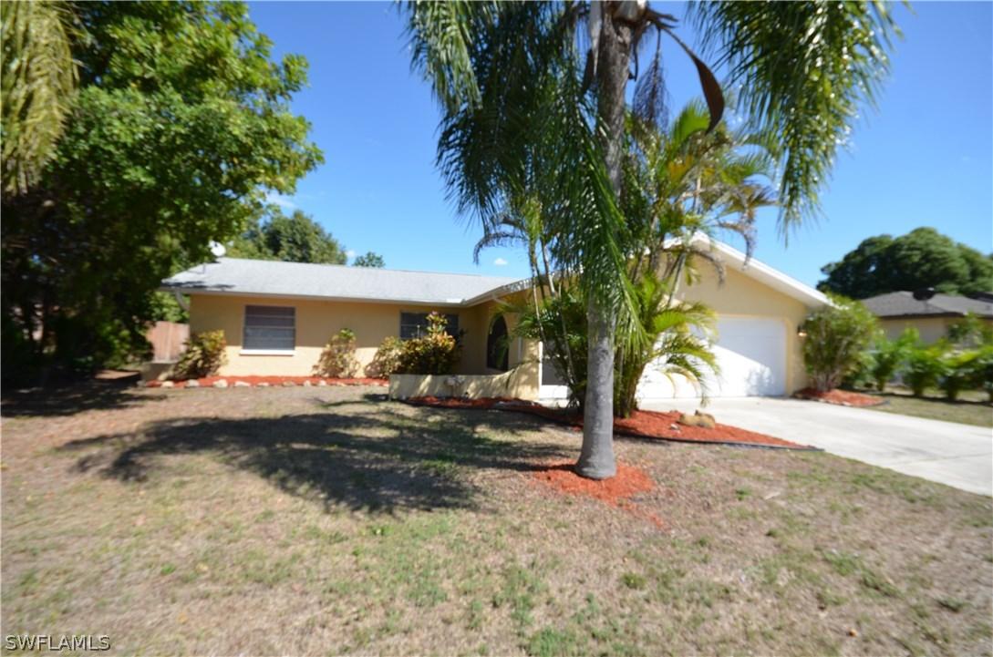 3733 SE Santa Barbara Pl., Cape Coral, FL 33904