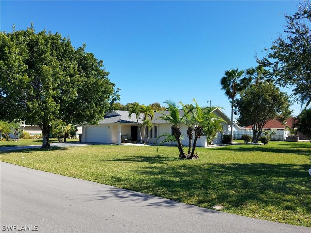 727 SE 11th Pl., Cape Coral, FL 33990
