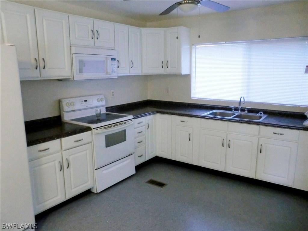 2388 Tucker Ln., North Fort Myers, FL 33917