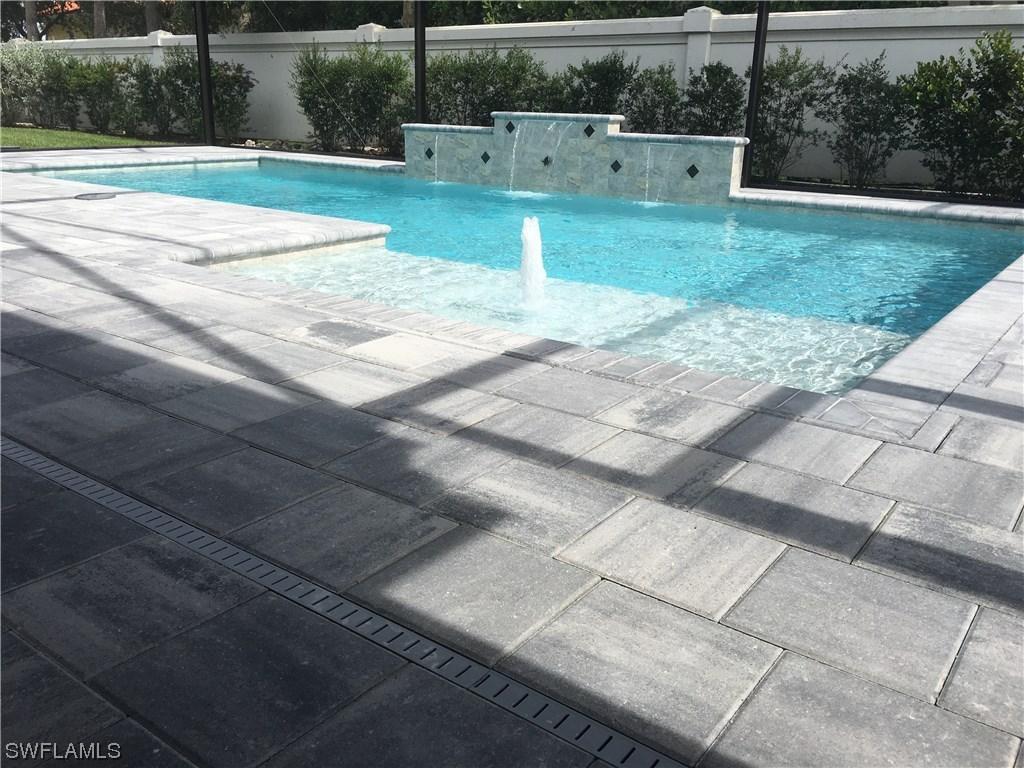 10027 Florence Cir., Naples, FL 34110