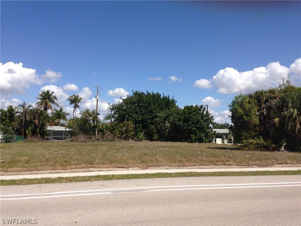 713 Wildwood Pkwy., Cape Coral, FL 33904