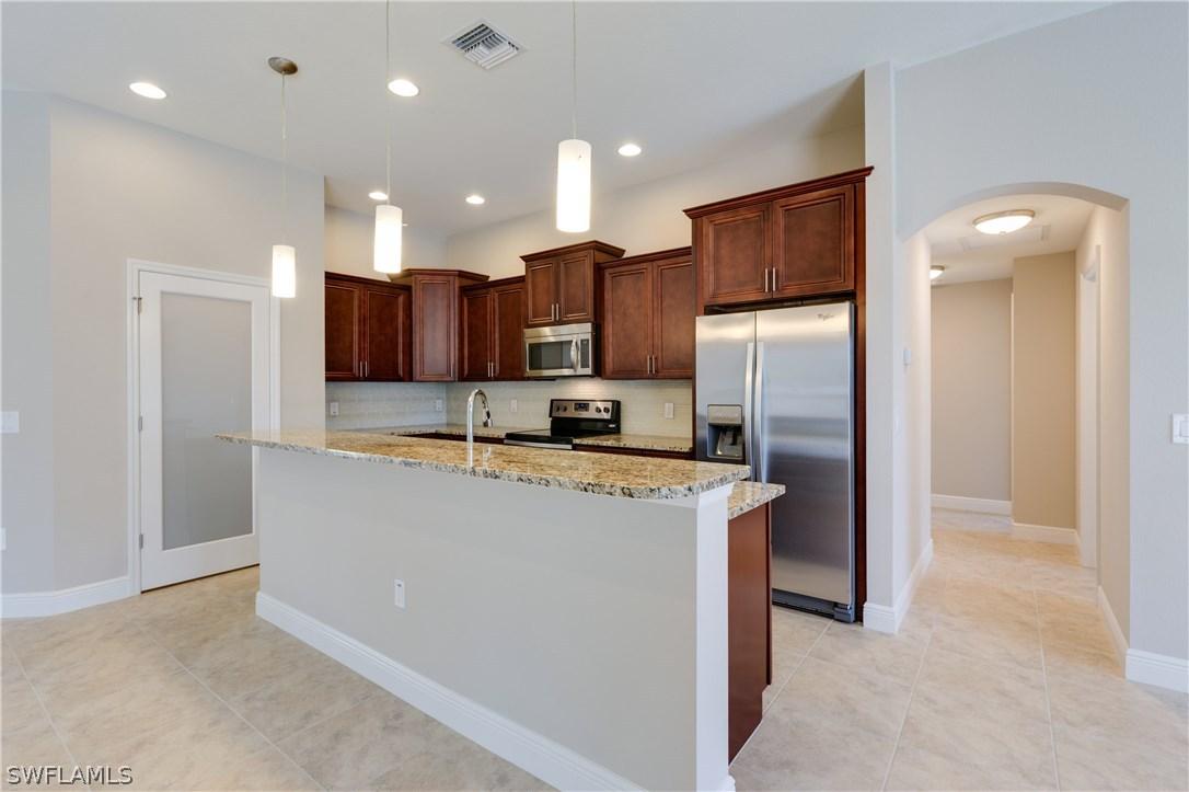 3321 SE 10th Pl., Cape Coral, FL 33904