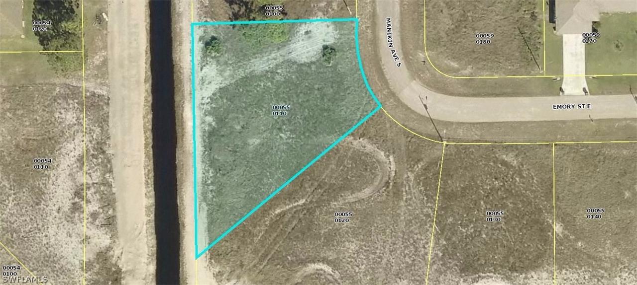 1028 Manikin Ave., Lehigh Acres, FL 33974